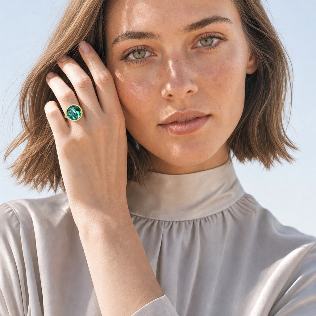 Aqua Abalone Lip Balm Ring - Goud