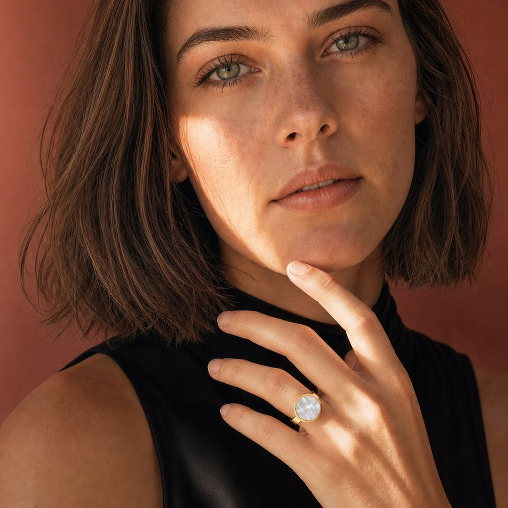 Nacre Shell Lip Balm Ring - Goud