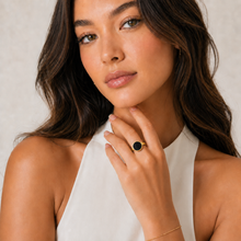 Ivory Enamel Lip Balm Ring - Goud